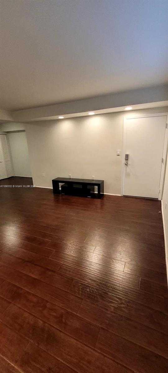Small Image of 7333 DICKENS AVE #1, Miami Beach Number 4