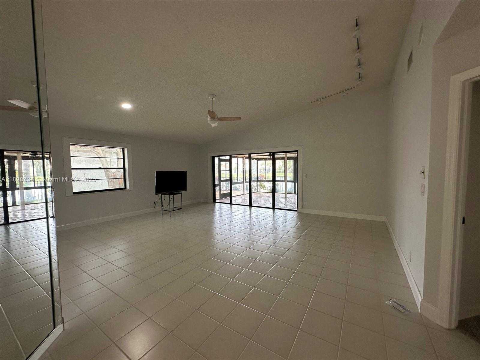 Small Image of 13174 LA LIQUE CT #13174, Palm Beach Gardens Number 7