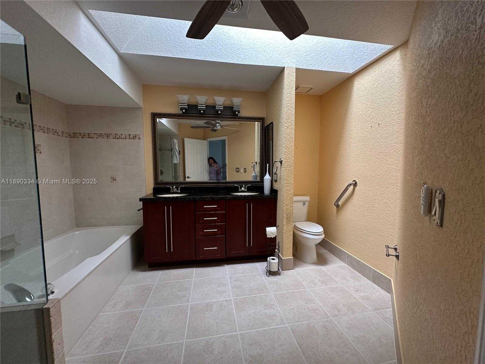 Small Image of 13174 LA LIQUE CT #13174, Palm Beach Gardens Number 8