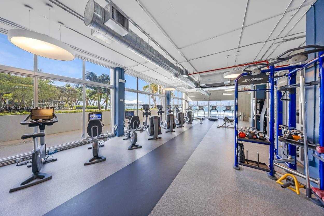 Small Image of 1200 WEST AVE #1520, Miami Beach Number 11