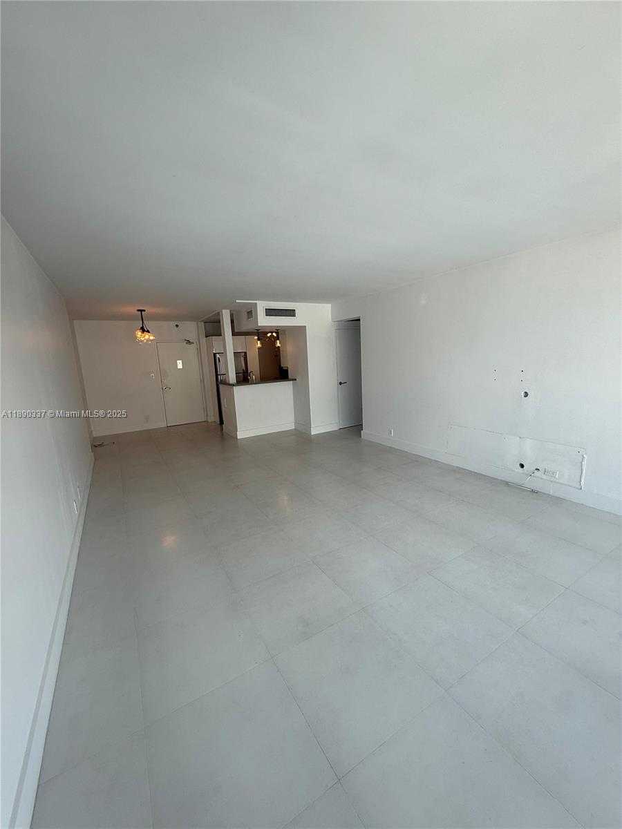 Small Image of 1200 WEST AVE #1520, Miami Beach Number 2