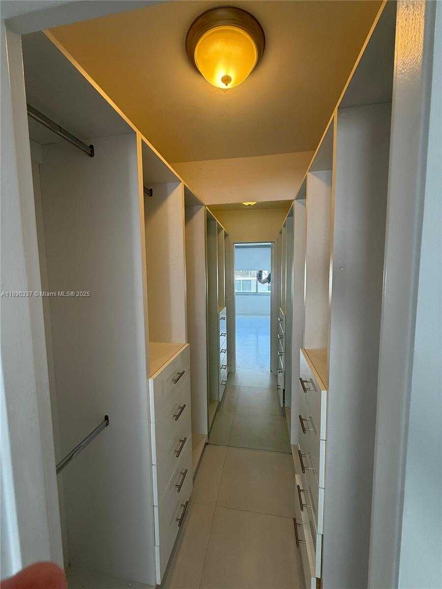 Small Image of 1200 WEST AVE #1520, Miami Beach Number 5
