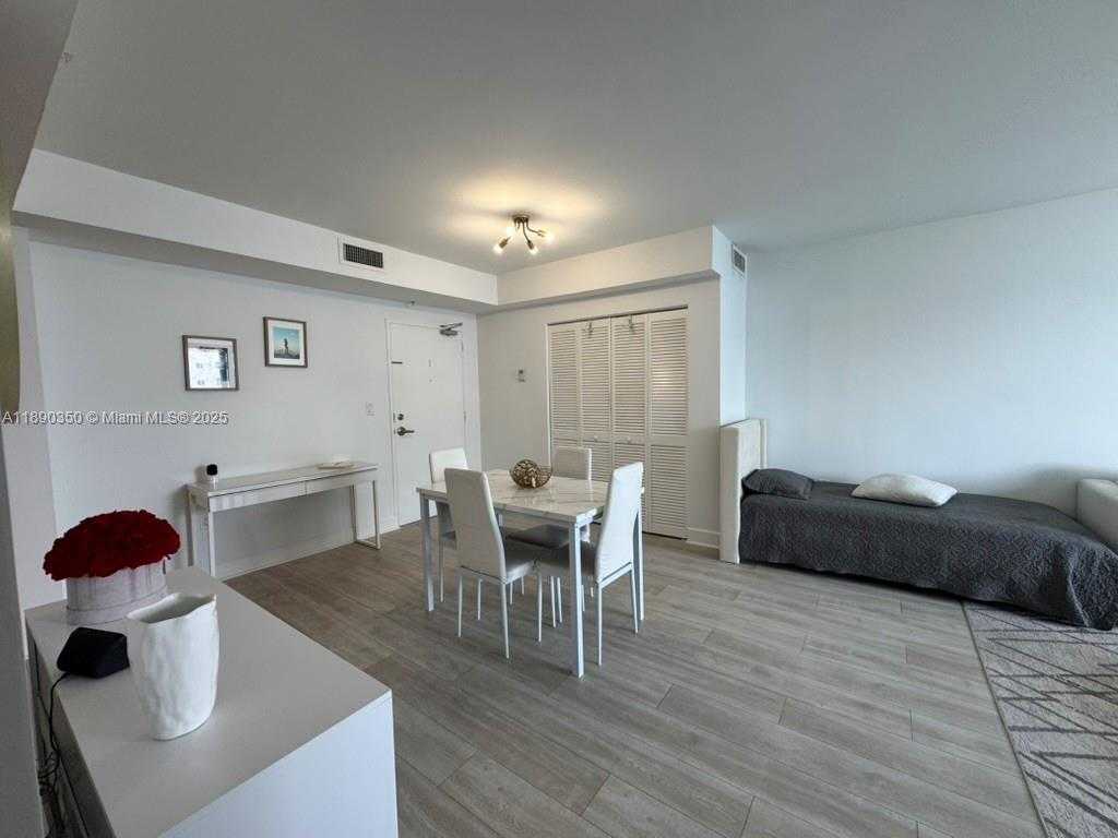 Small Image of 7501 EAST TREASURE DR #7L, North Bay Village Number 10