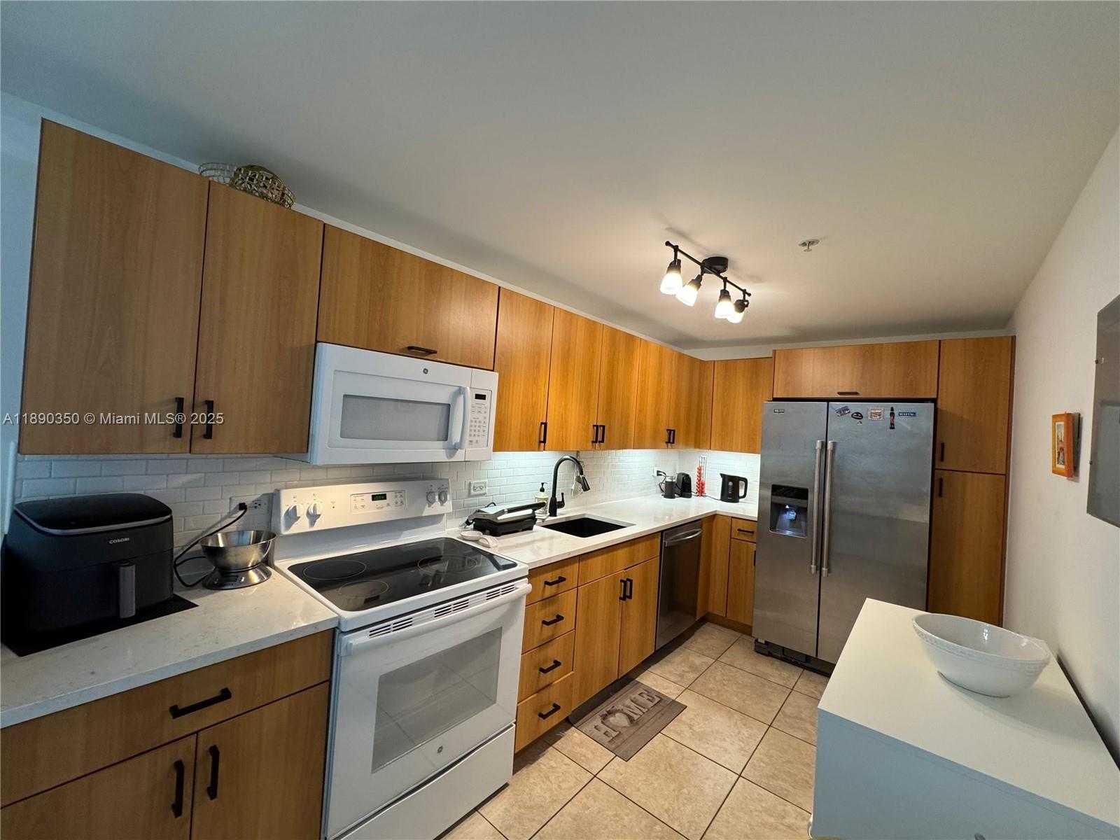 Small Image of 7501 EAST TREASURE DR #7L, North Bay Village Number 16