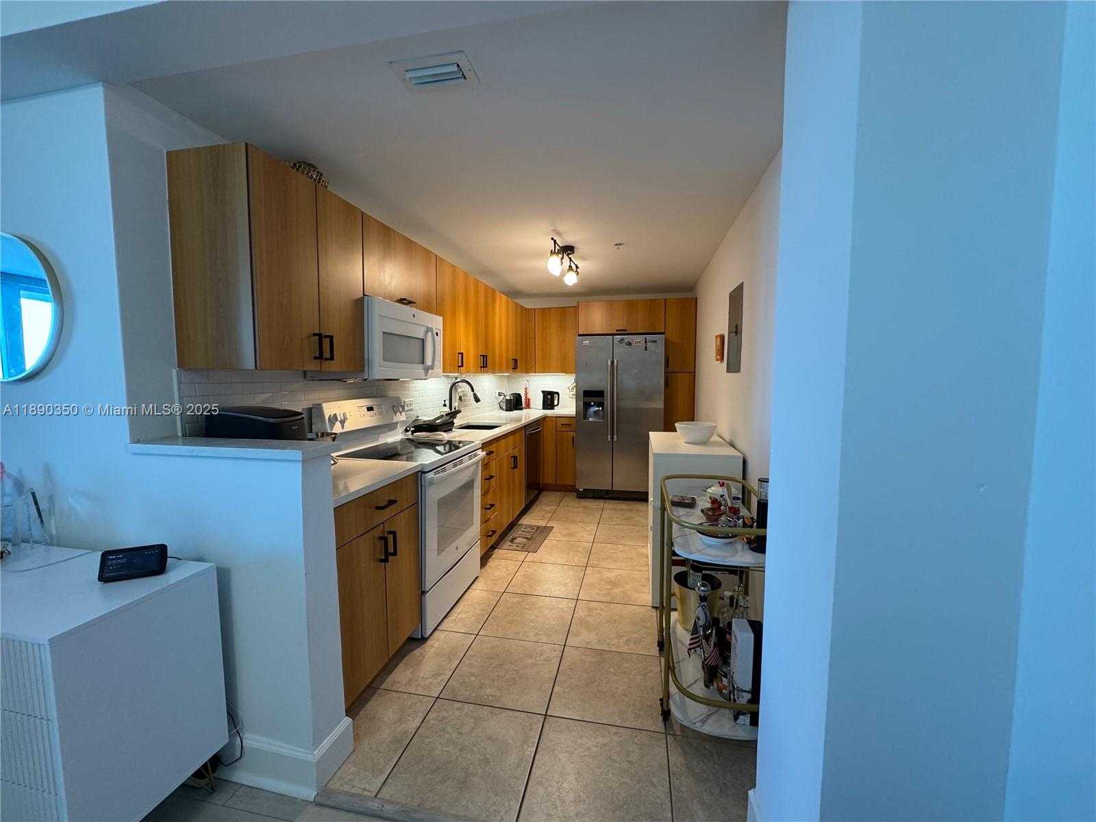 Small Image of 7501 EAST TREASURE DR #7L, North Bay Village Number 19