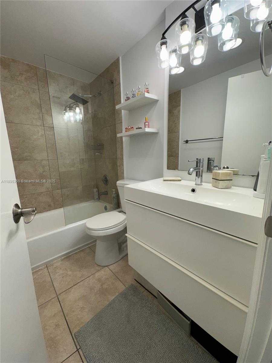 Small Image of 7501 EAST TREASURE DR #7L, North Bay Village Number 24