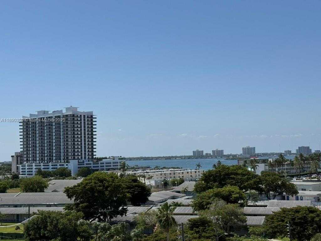 Small Image of 7501 EAST TREASURE DR #7L, North Bay Village Number 4