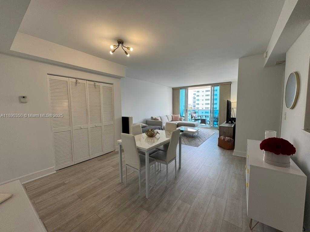Small Image of 7501 EAST TREASURE DR #7L, North Bay Village Number 8
