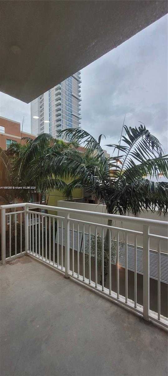Small Image of 2001 BISCAYNE BLVD #2419, Miami Number 11