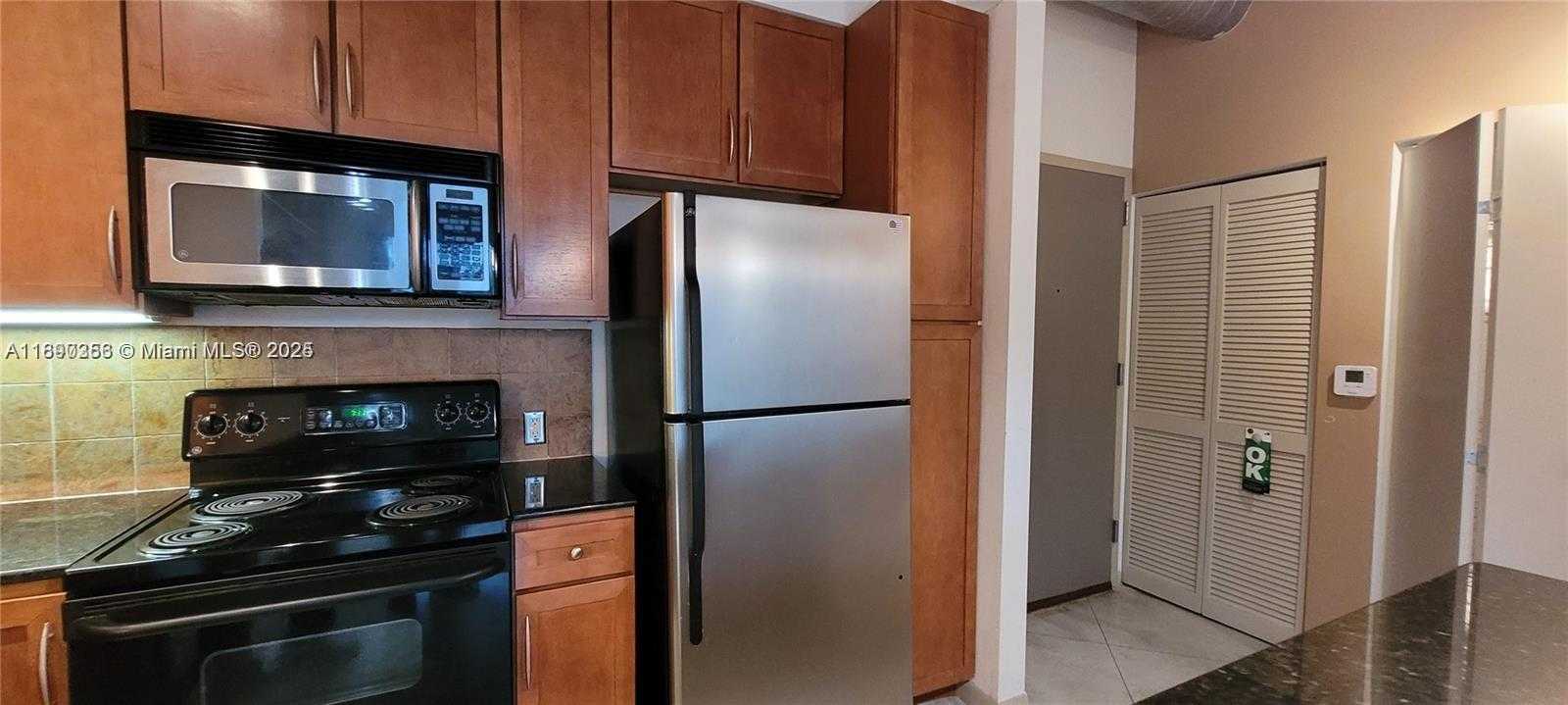 Small Image of 2001 BISCAYNE BLVD #2419, Miami Number 3