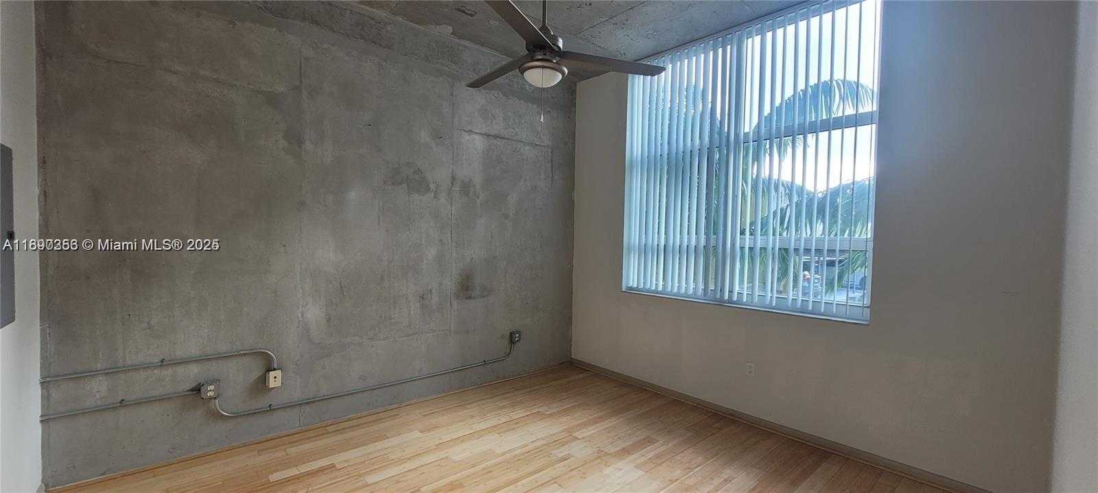 Small Image of 2001 BISCAYNE BLVD #2419, Miami Number 4