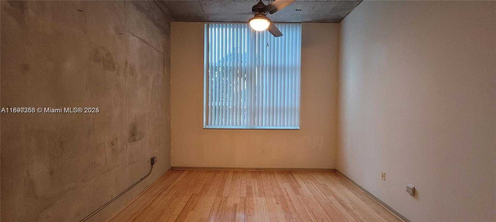 Small Image of 2001 BISCAYNE BLVD #2419, Miami Number 5