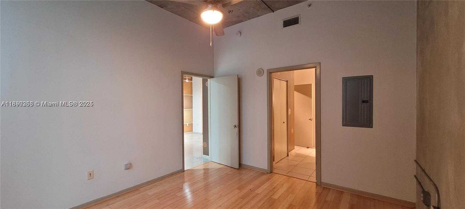 Small Image of 2001 BISCAYNE BLVD #2419, Miami Number 6