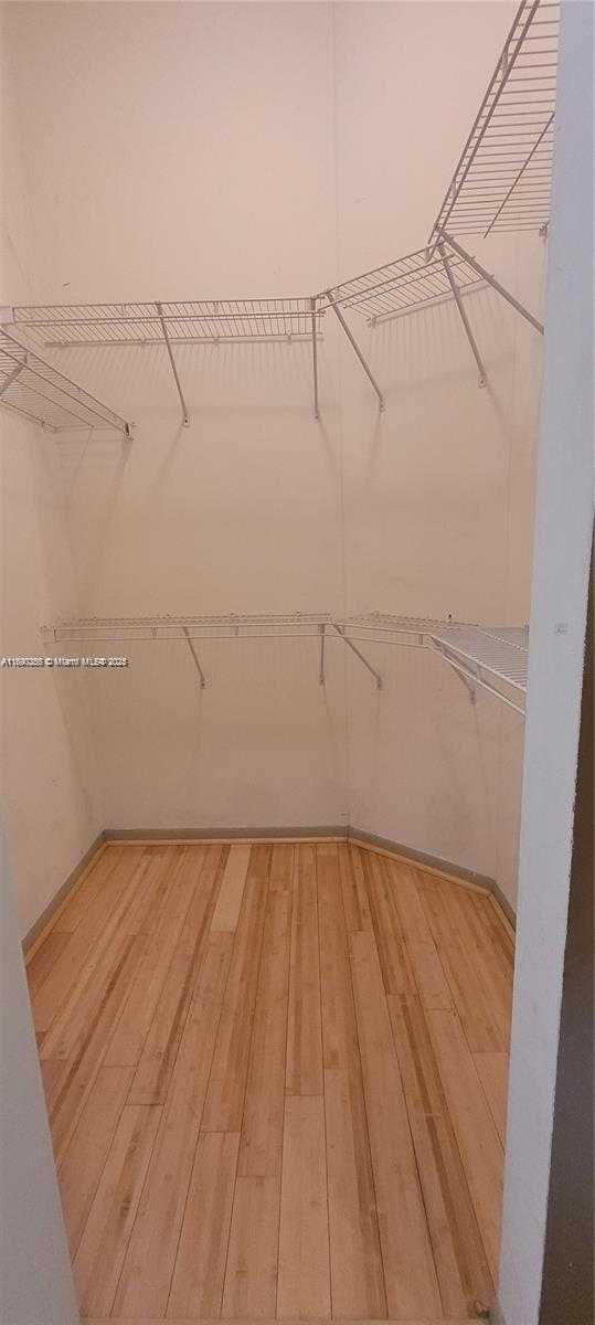 Small Image of 2001 BISCAYNE BLVD #2419, Miami Number 8