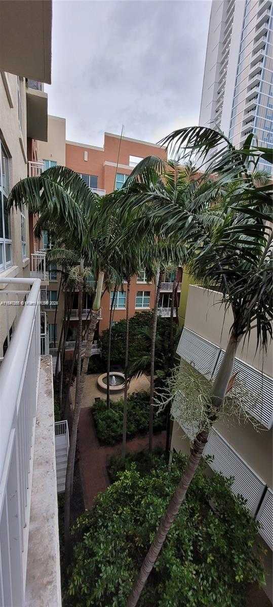 Small Image of 2001 BISCAYNE BLVD #2419, Miami Number 9