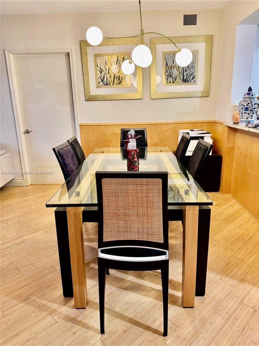 Small Image of 19501 WEST COUNTRY CLUB DR #2515, Aventura Number 3