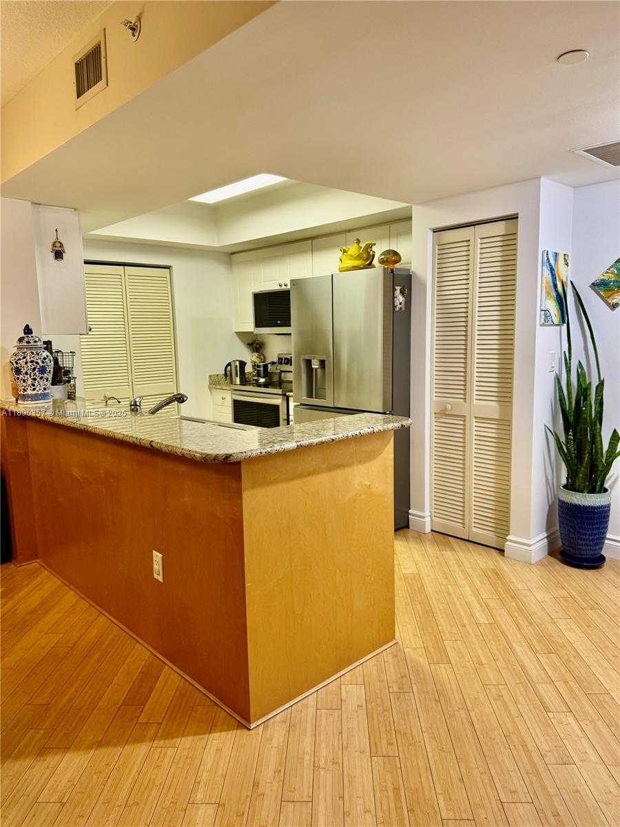 Small Image of 19501 WEST COUNTRY CLUB DR #2515, Aventura Number 4