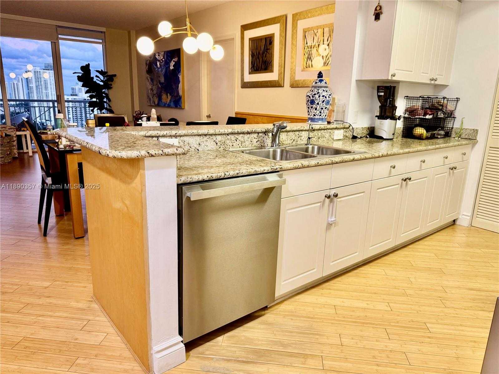 Small Image of 19501 WEST COUNTRY CLUB DR #2515, Aventura Number 6