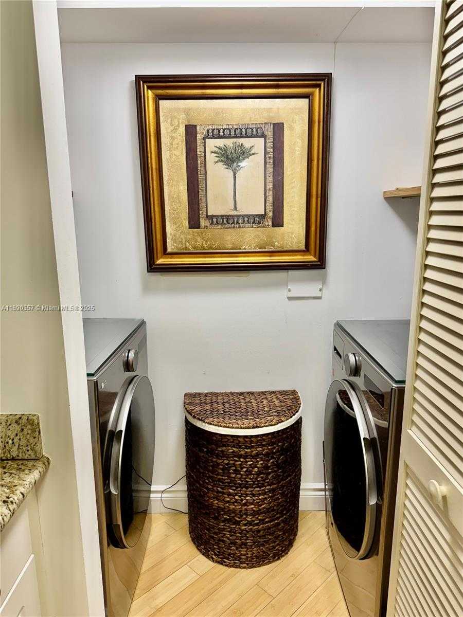 Small Image of 19501 WEST COUNTRY CLUB DR #2515, Aventura Number 7