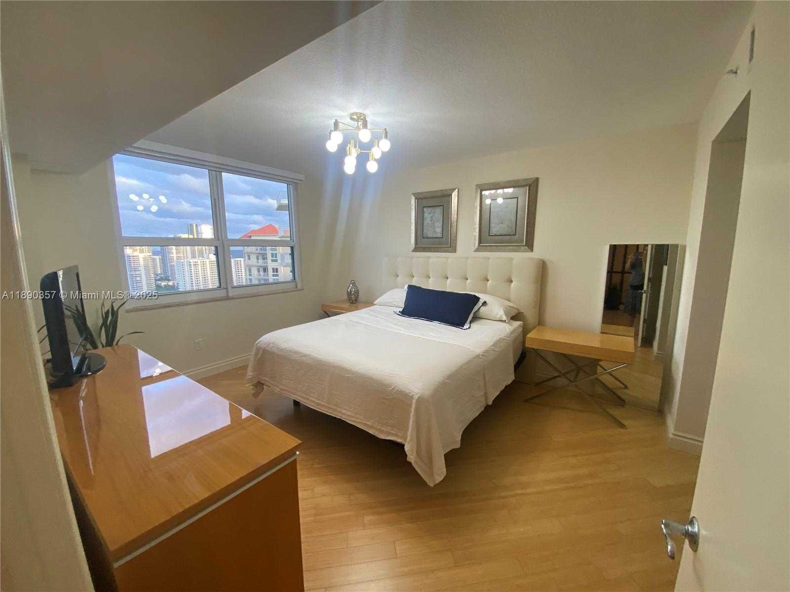 Small Image of 19501 WEST COUNTRY CLUB DR #2515, Aventura Number 8