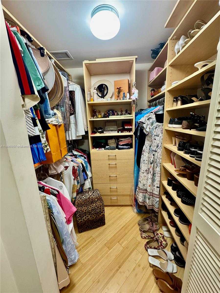Small Image of 19501 WEST COUNTRY CLUB DR #2515, Aventura Number 9
