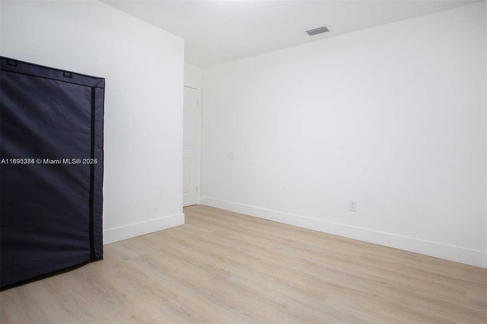 Small Image of 5442 WEST 27TH AVE, Hialeah Number 19