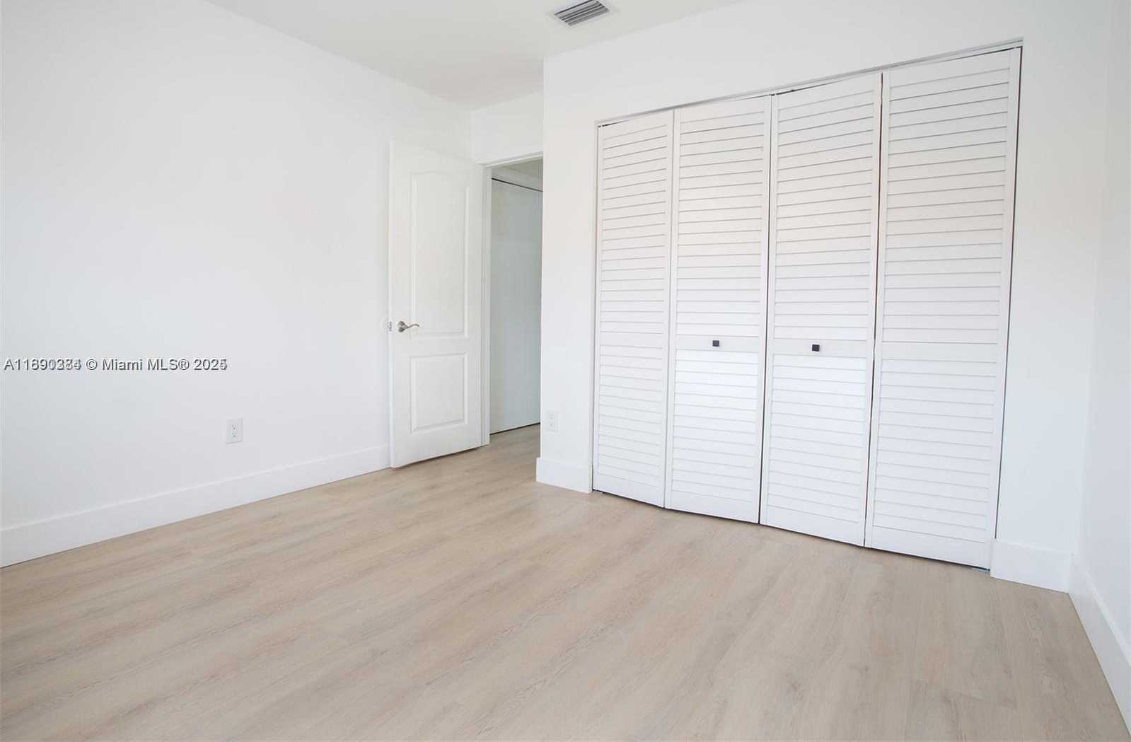 Small Image of 5442 WEST 27TH AVE, Hialeah Number 21
