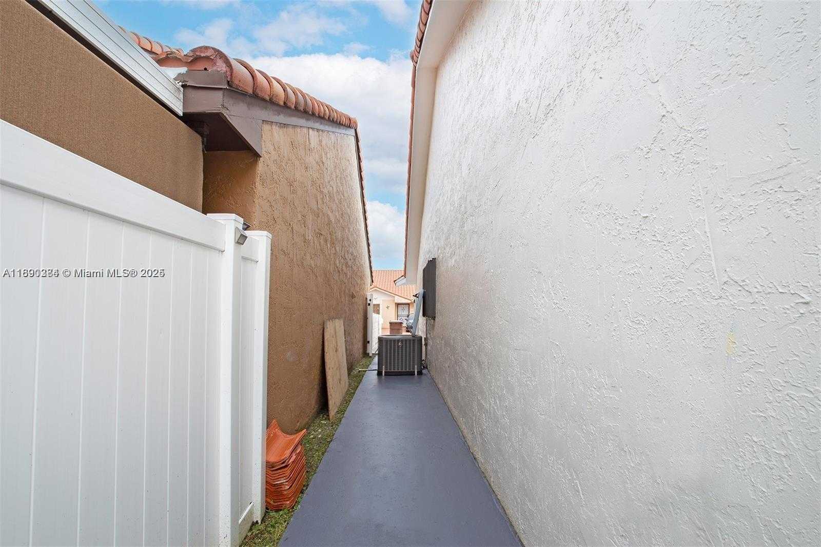 Small Image of 5442 WEST 27TH AVE, Hialeah Number 25