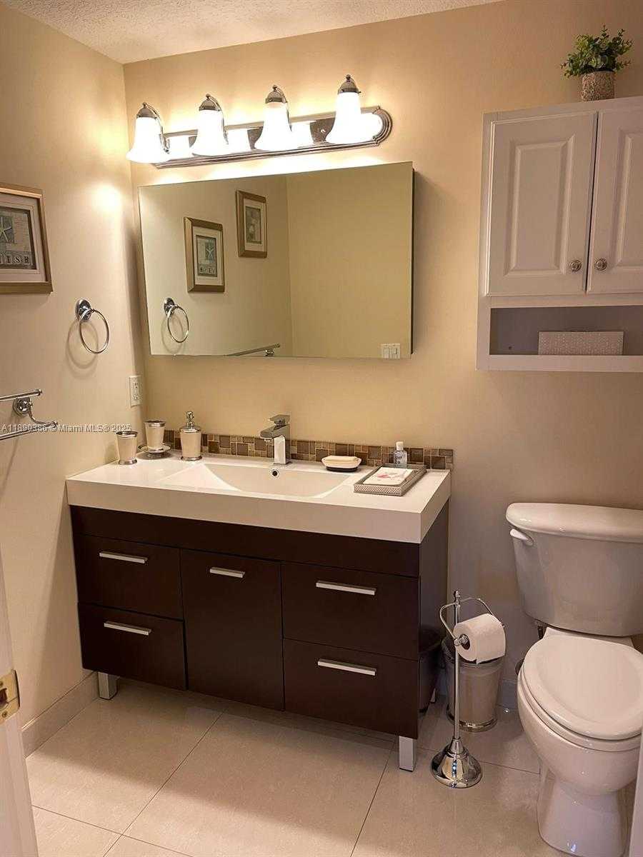 Small Image of 3500 CORAL WAY #1403, Miami Number 5