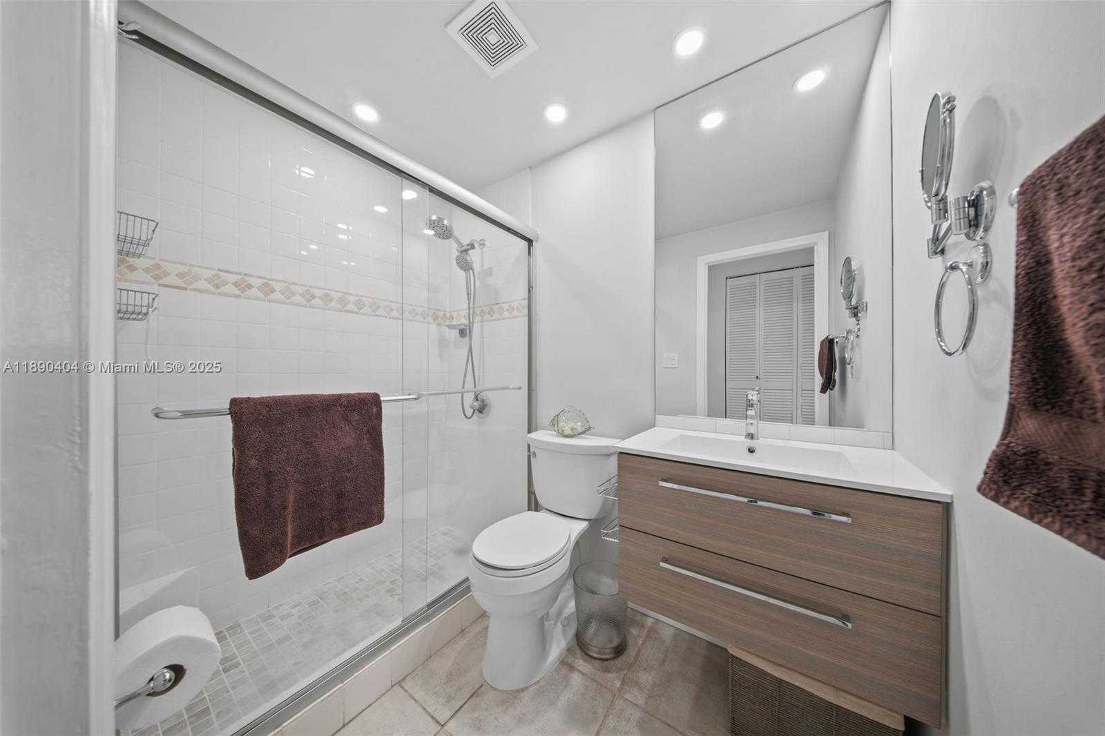 Small Image of 1408 BRICKELL BAY DR #418, Miami Number 15