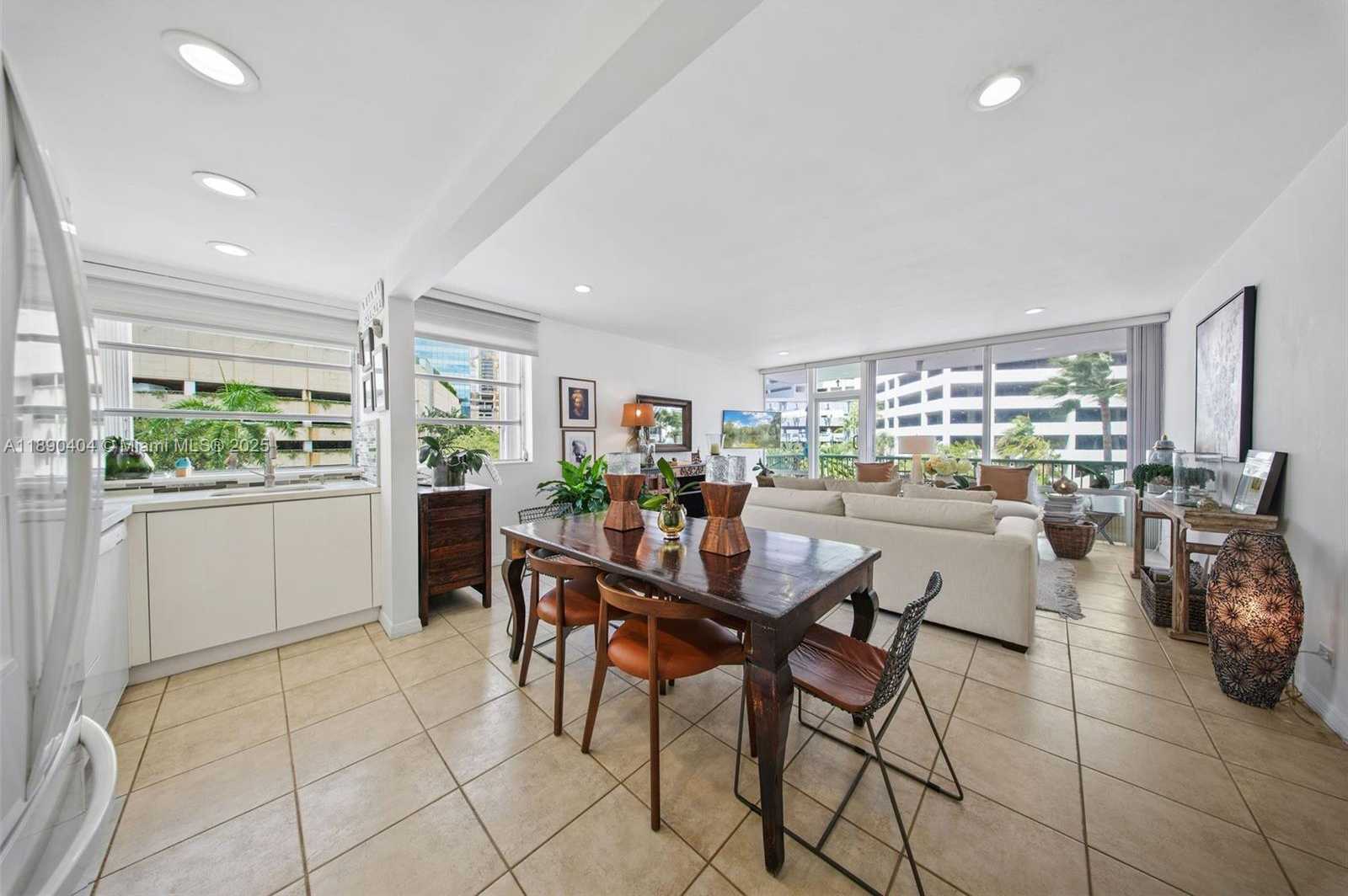 Small Image of 1408 BRICKELL BAY DR #418, Miami Number 3