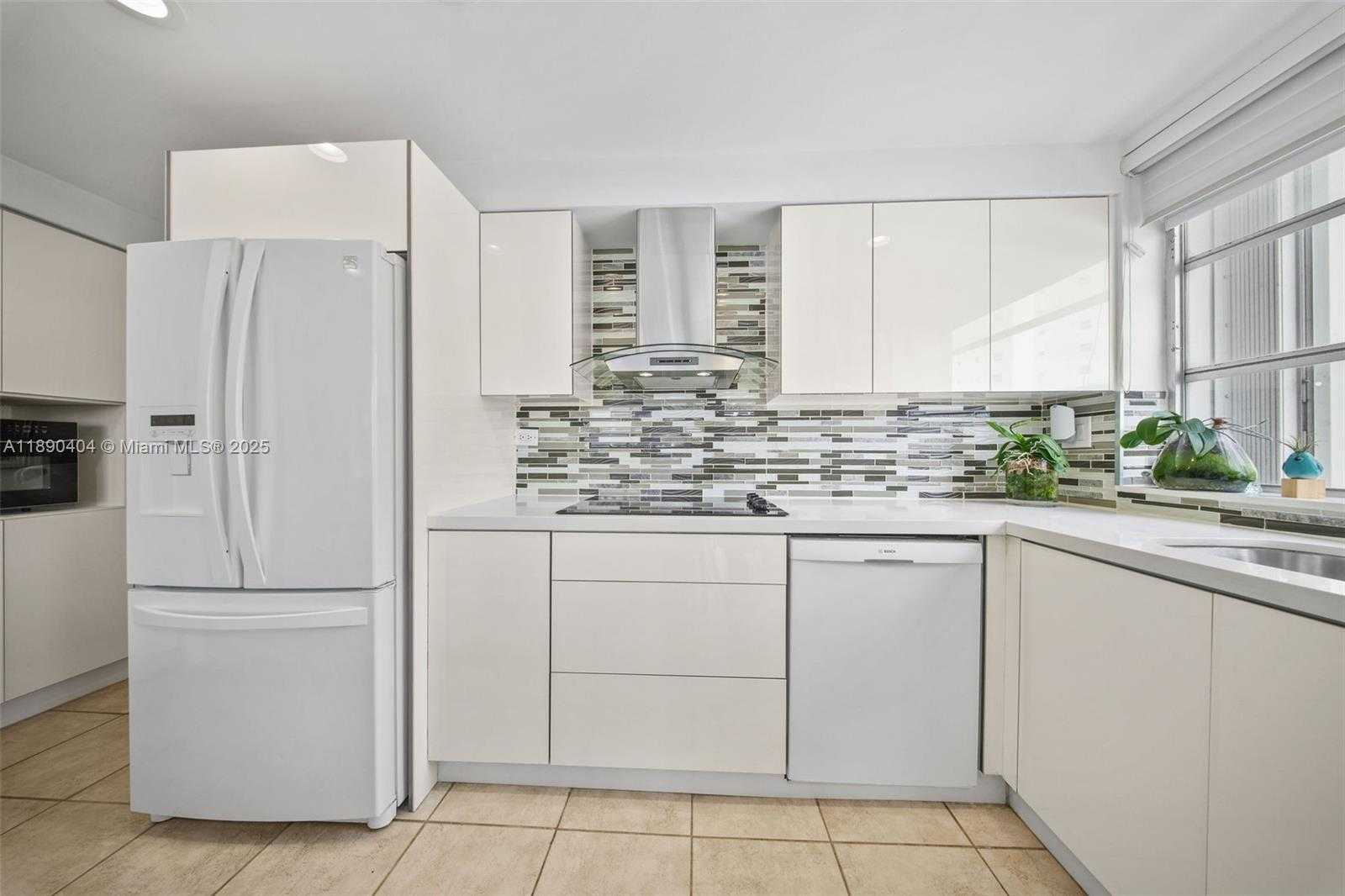 Small Image of 1408 BRICKELL BAY DR #418, Miami Number 4