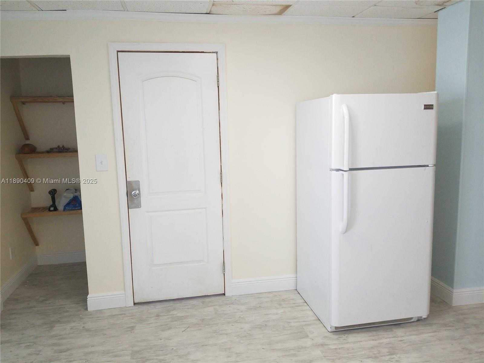 Small Image of 31043 AVENUE C, Big Pine Number 25