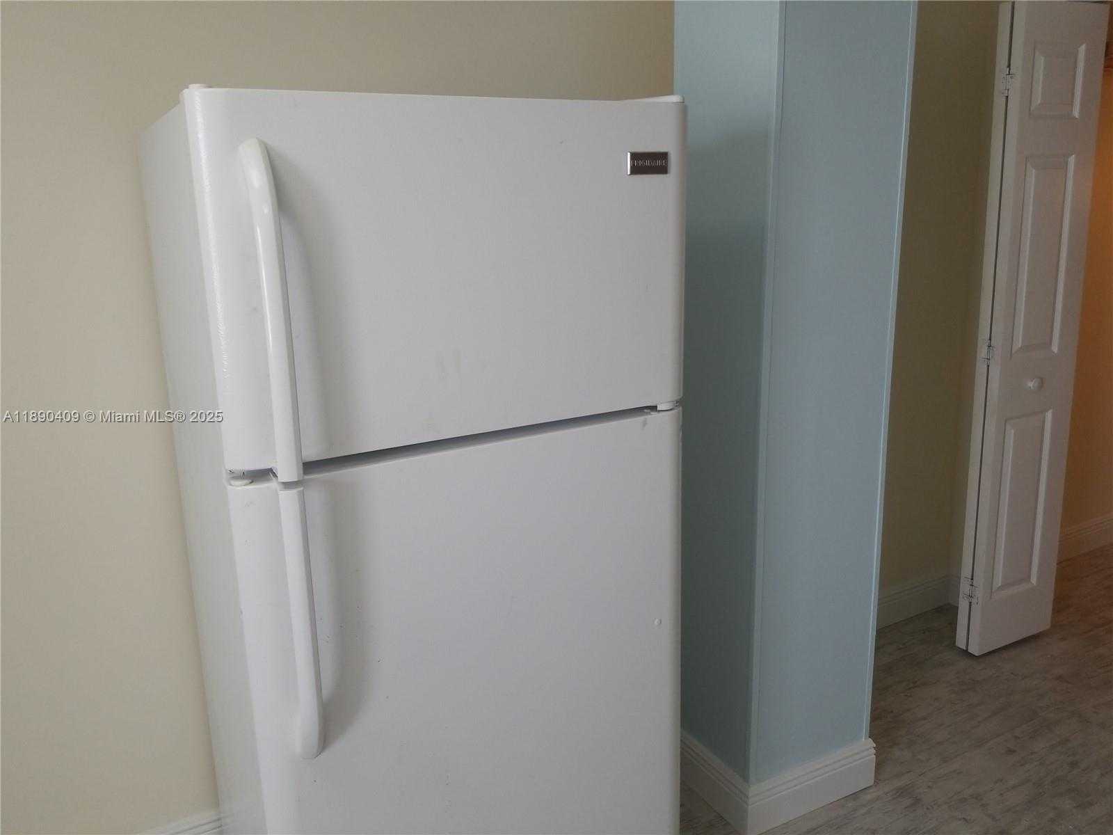 Small Image of 31043 AVENUE C, Big Pine Number 9