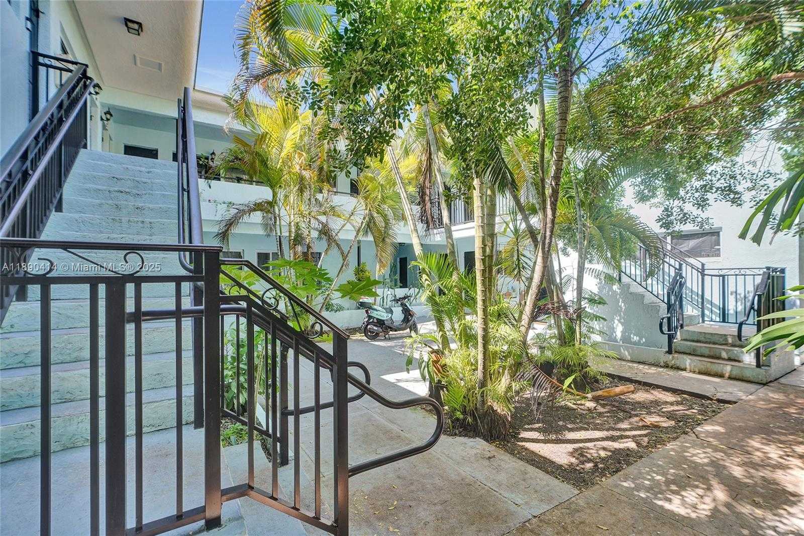 Small Image of 1945 CALAIS DR #9, Miami Beach Number 3