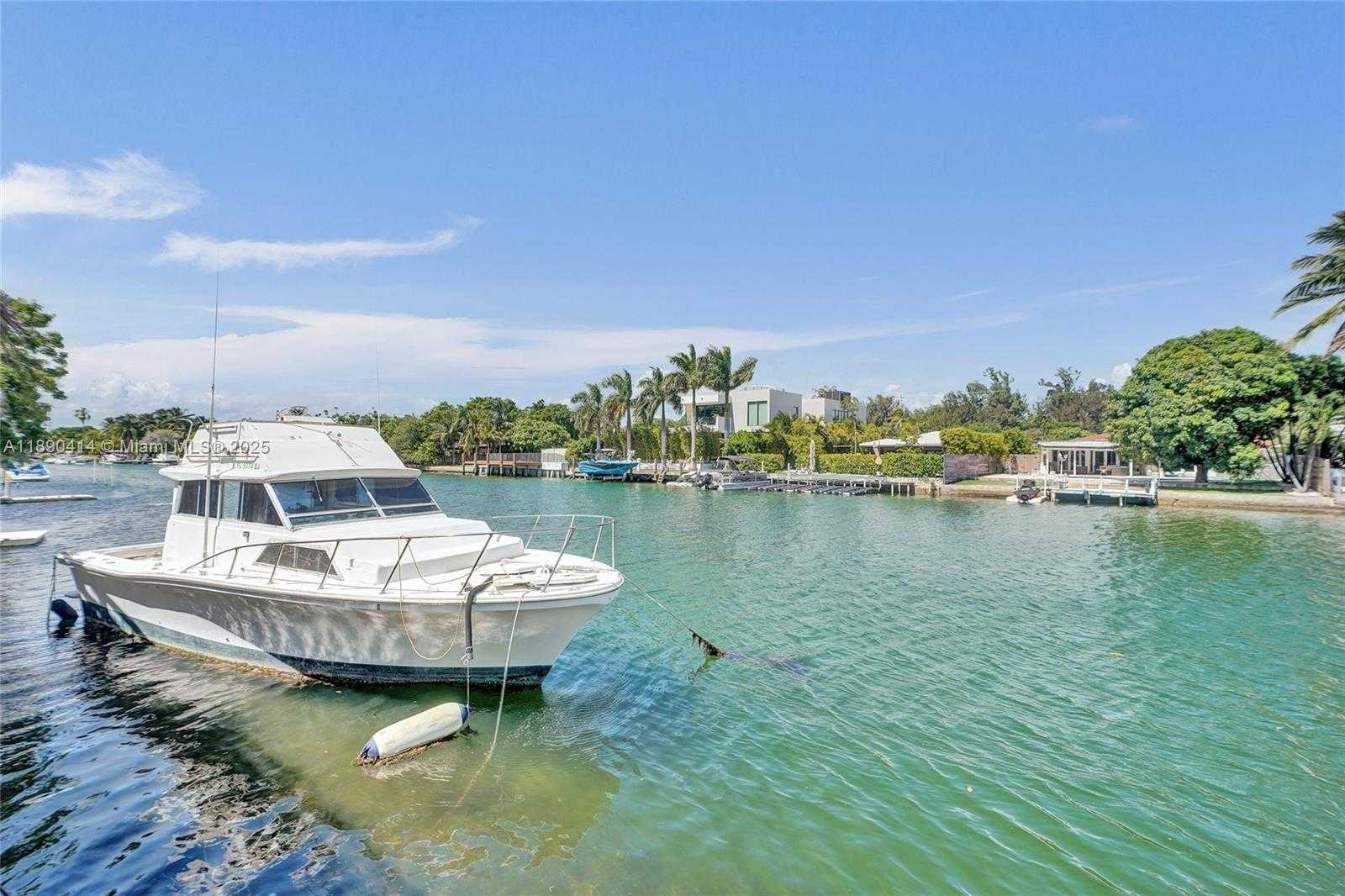 Small Image of 1945 CALAIS DR #9, Miami Beach Number 5