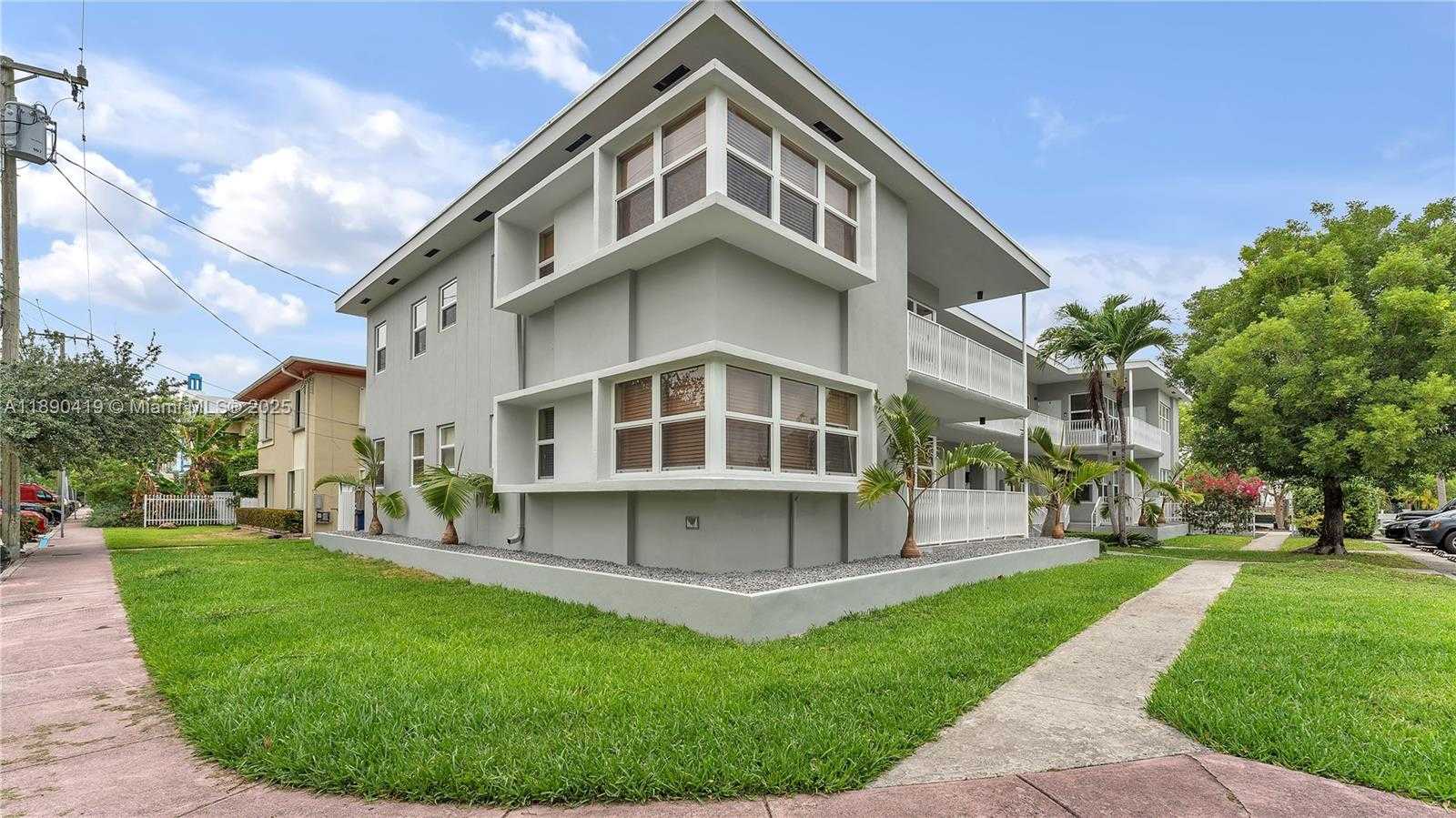 Small Image of 1905 CALAIS DR #5, Miami Beach Number 11