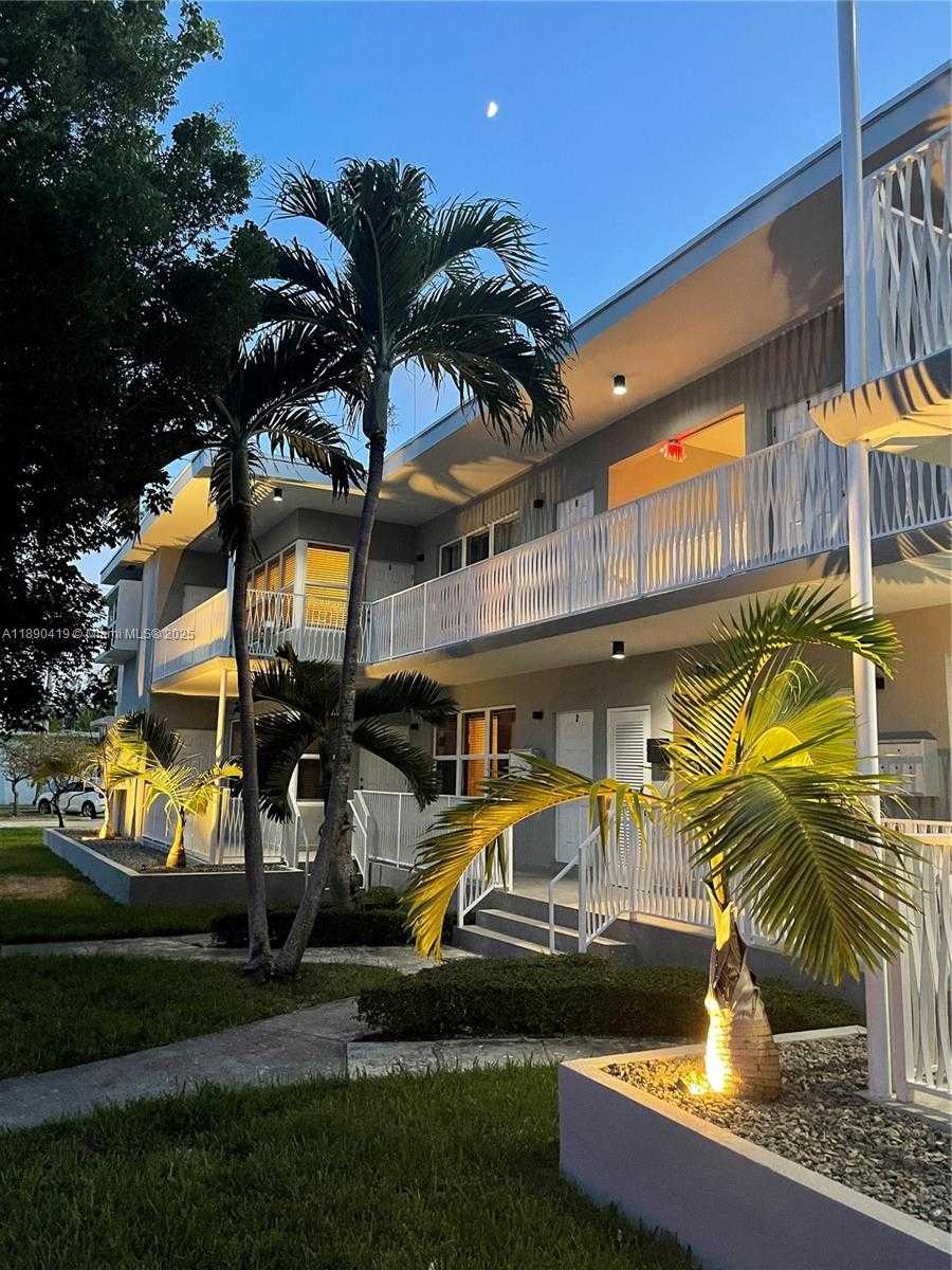 Small Image of 1905 CALAIS DR #5, Miami Beach Number 15
