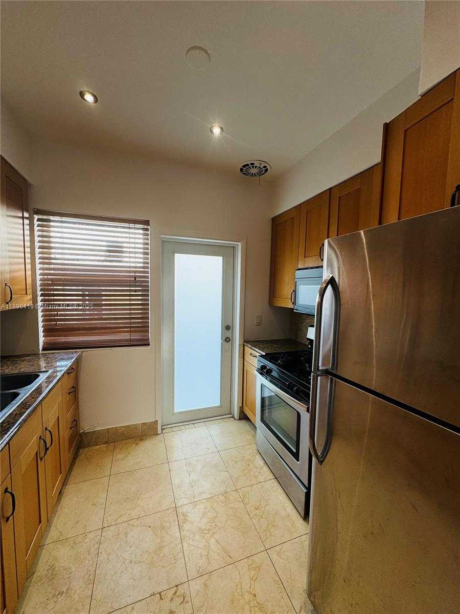 Small Image of 1905 CALAIS DR #5, Miami Beach Number 5
