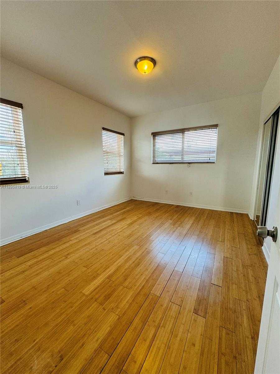 Small Image of 1905 CALAIS DR #5, Miami Beach Number 7