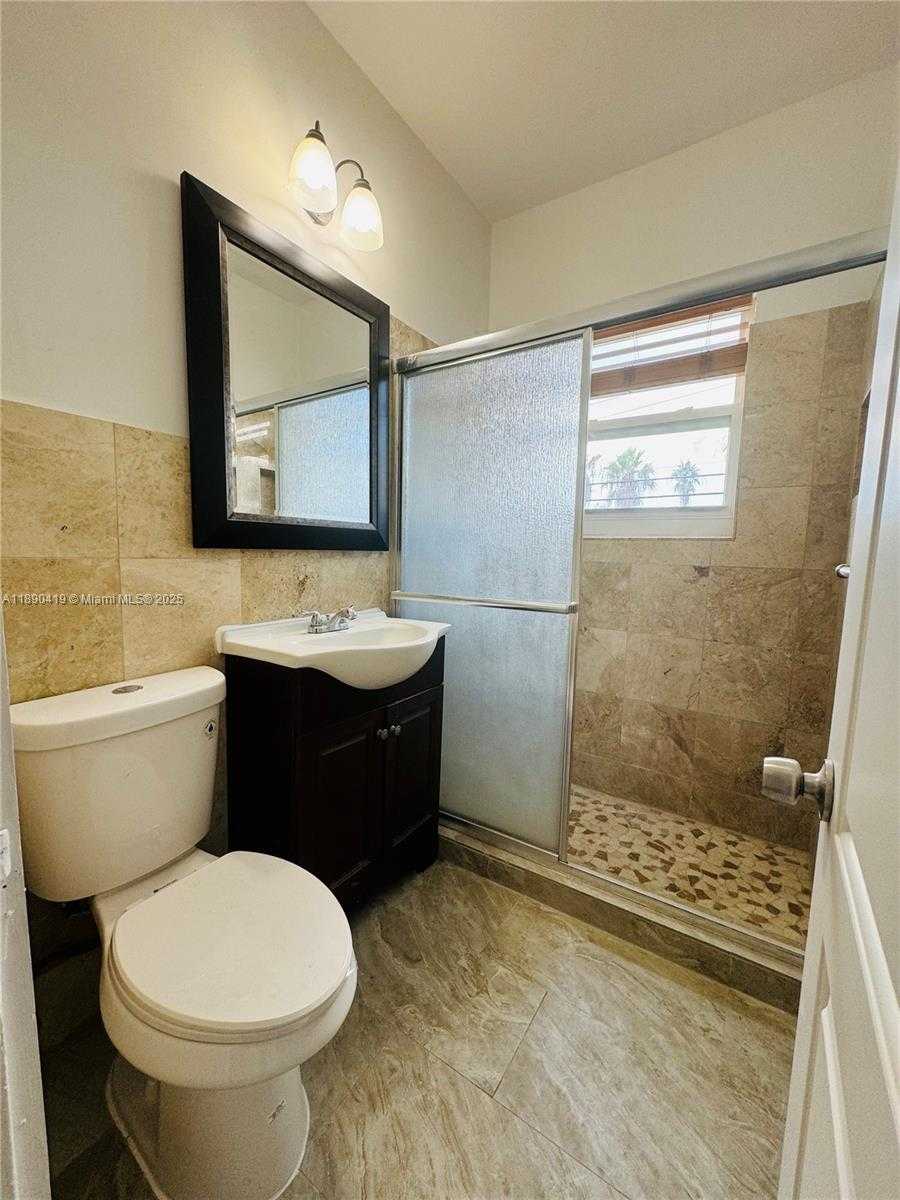 Small Image of 1905 CALAIS DR #5, Miami Beach Number 8