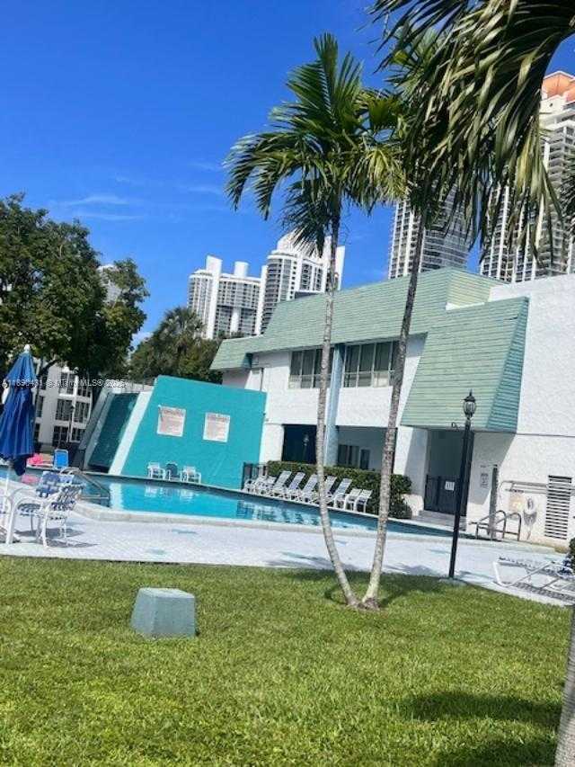 Small Image of 17560 ATLANTIC BLVD #203, Sunny Isles Beach Number 3