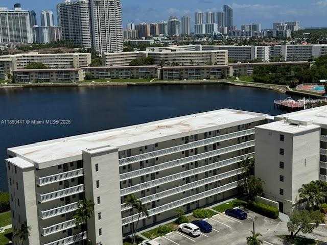 Small Image of 18021 BISCAYNE BLVD #1404, Aventura Number 31