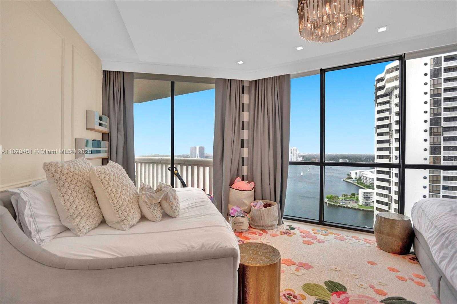 Small Image of 2000 ISLAND BLVD #2207, Aventura Number 6