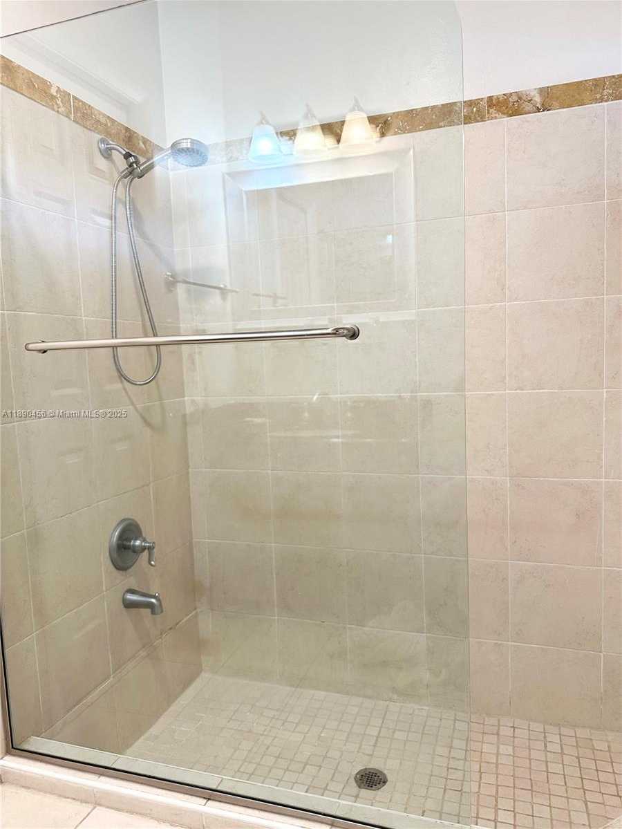 Small Image of 960 BAYBERRY POINT DR, Plantation Number 23
