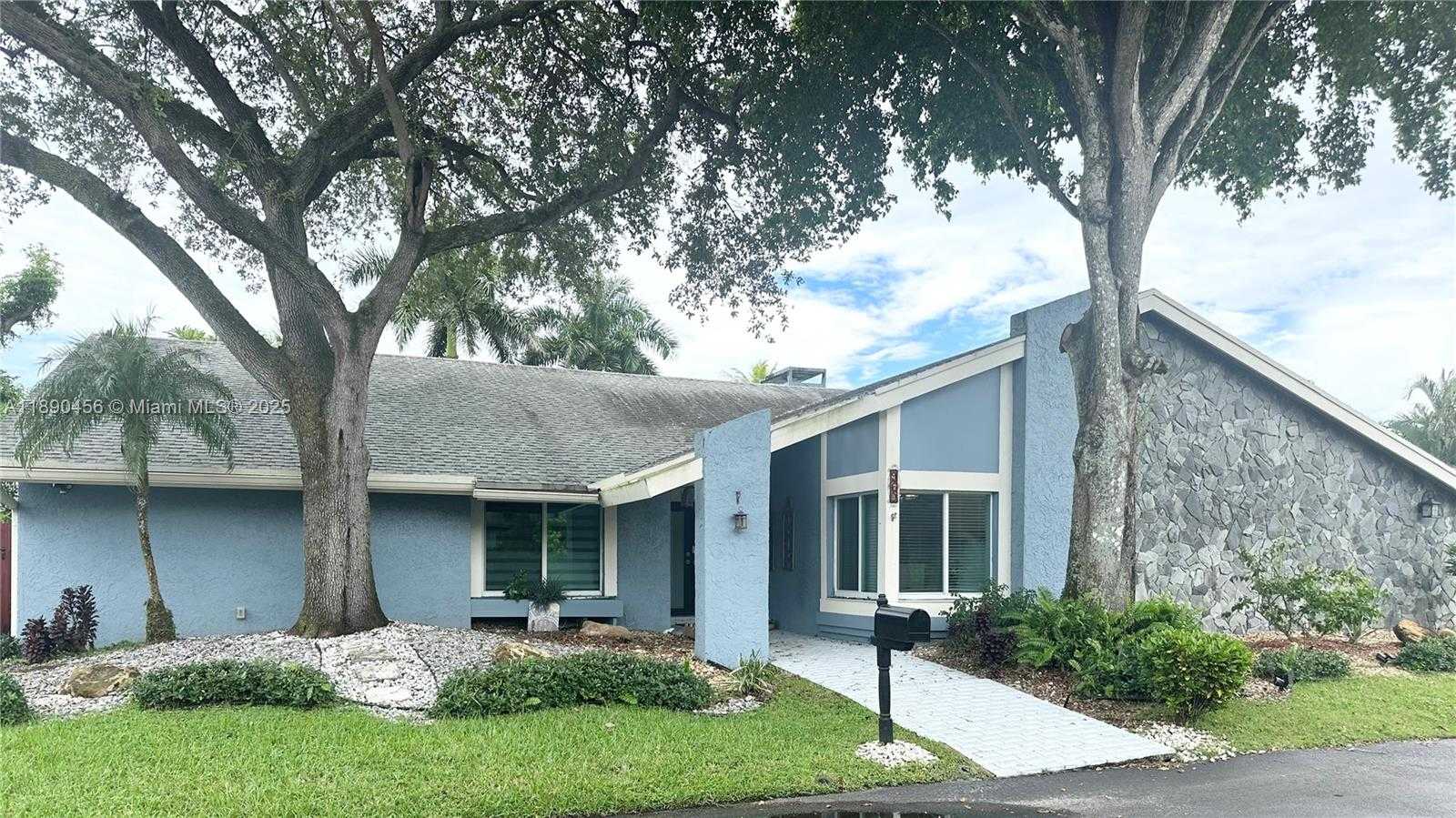 Small Image of 960 BAYBERRY POINT DR, Plantation Number 39