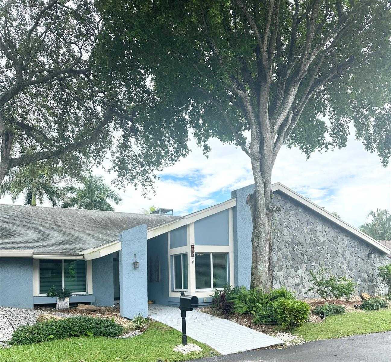 Small Image of 960 BAYBERRY POINT DR, Plantation Number 40