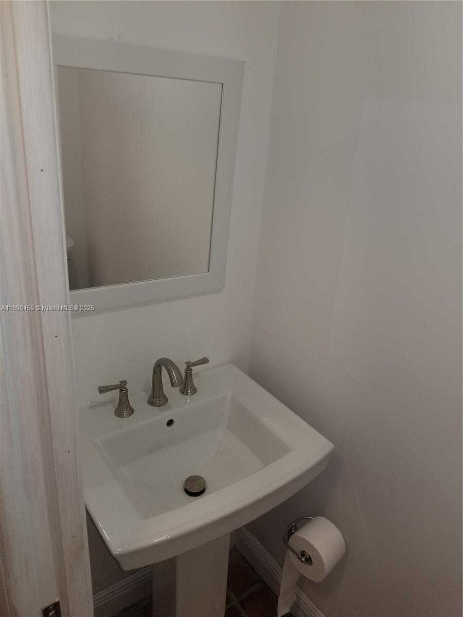Small Image of 1415 SOUTH WEST 17TH TER #N/A, Miami Number 16