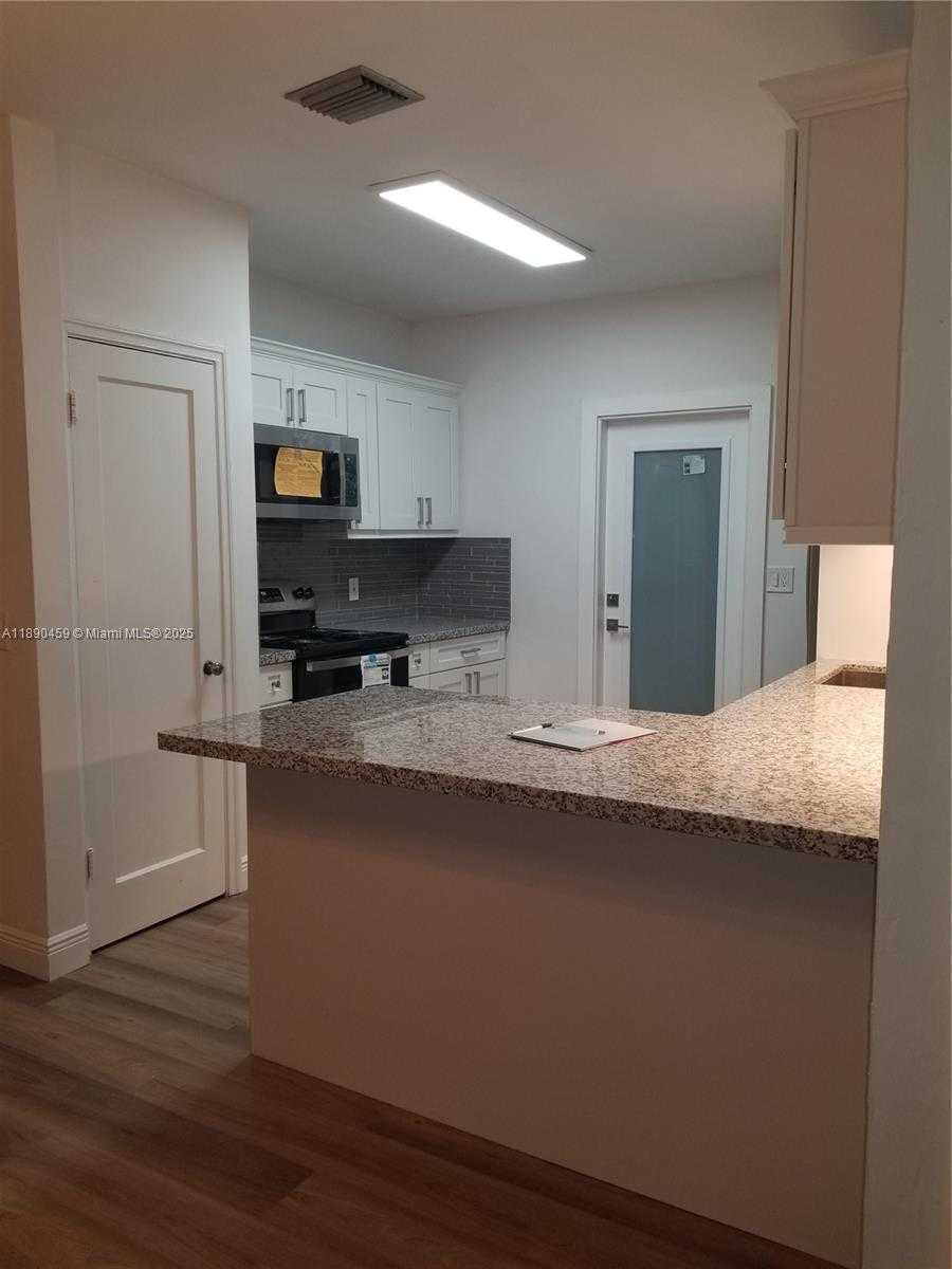 Small Image of 1415 SOUTH WEST 17TH TER #N/A, Miami Number 23