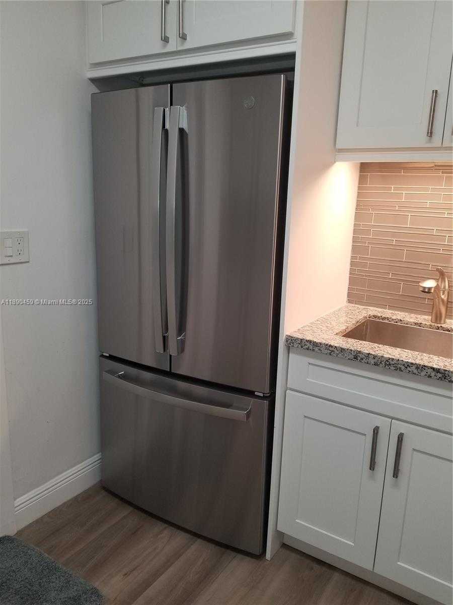 Small Image of 1415 SOUTH WEST 17TH TER #N/A, Miami Number 24
